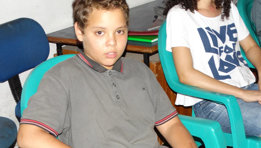 Projeto social ensina inglês para crianças