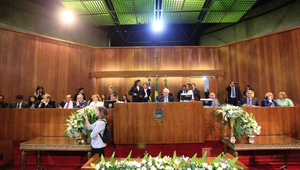 Solenidade no plenário da Alepi
