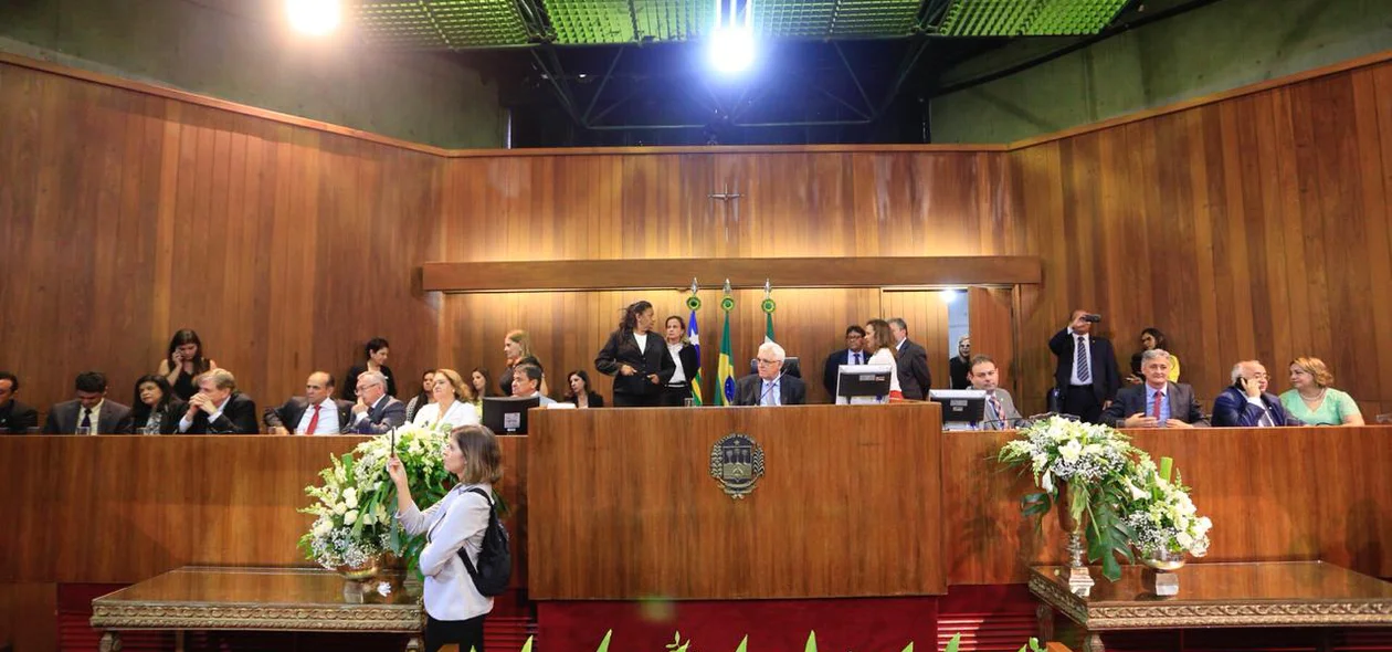 Solenidade no plenário da Alepi