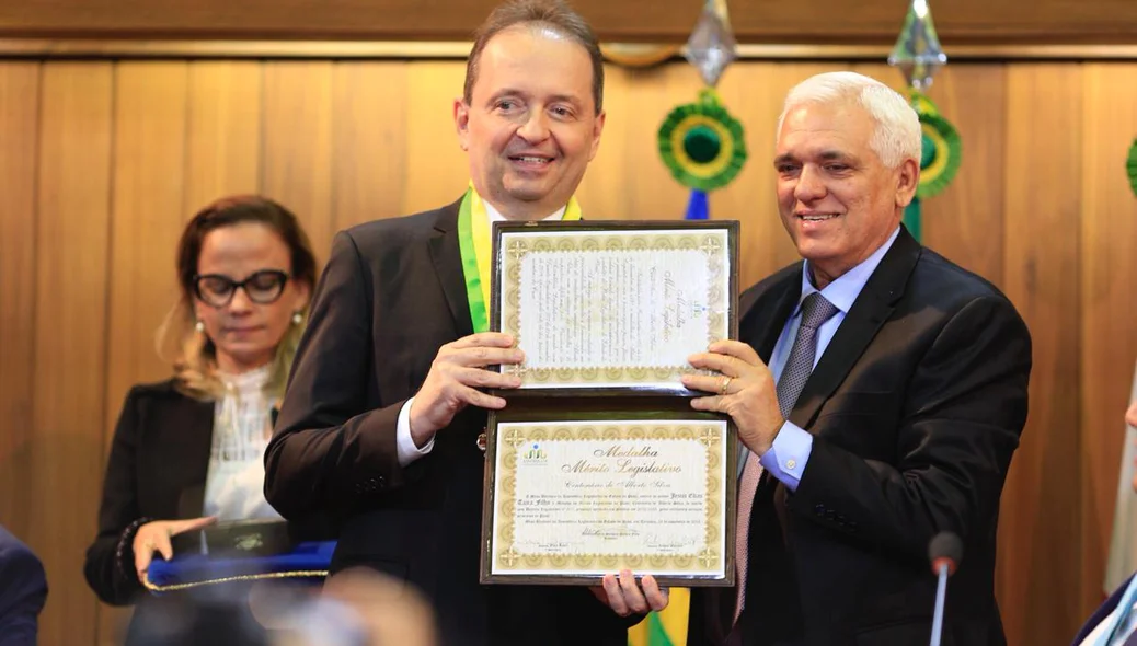 Themístocles e homenageado