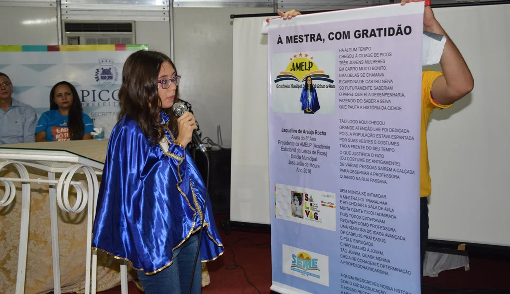 Aluna presta homenagem a professora Ricardina Neiva