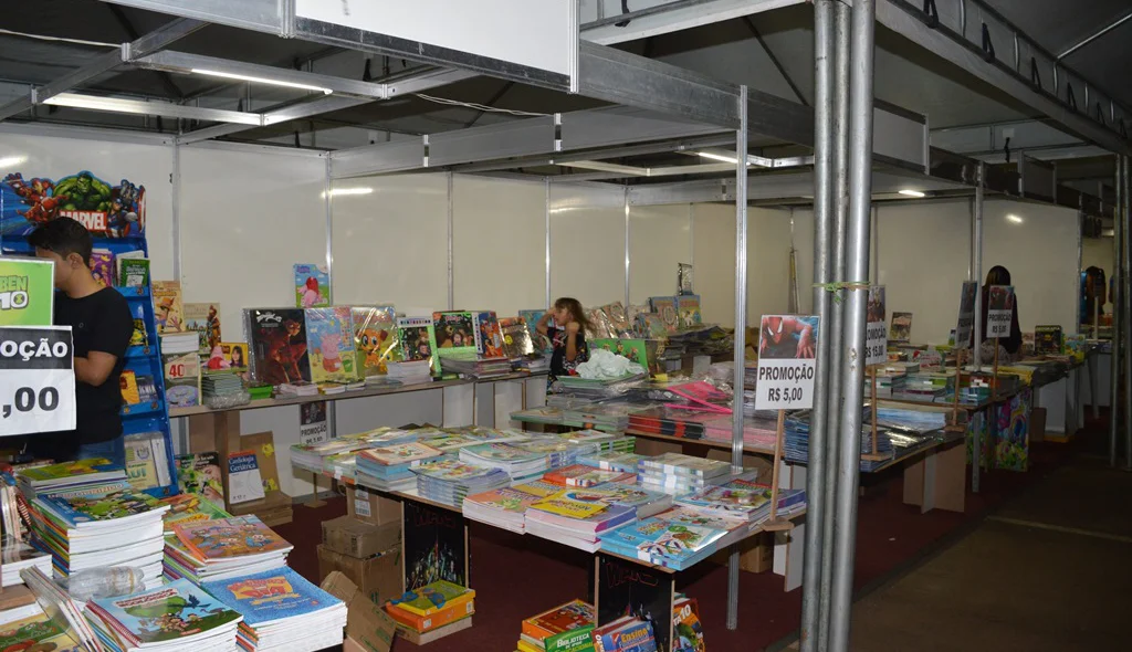 Estande de livros