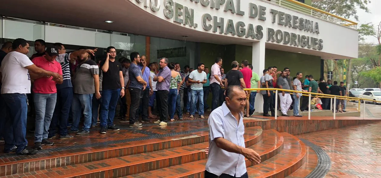 Manifestação contra projeto que regulamenta o Uber em Teresina
