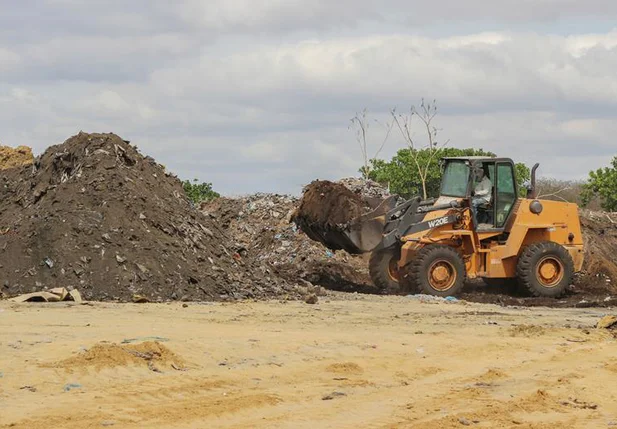 Prefeitura de Cocal intensifica limpeza do lixão