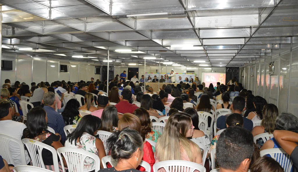 Público lota auditório