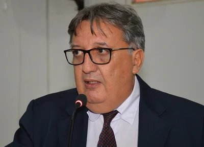 Carlos Luís propõe fim da reeleição de presidente da Câmara de Picos