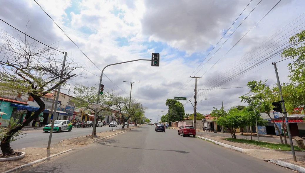 Falta de faixa de pedestre na avenida