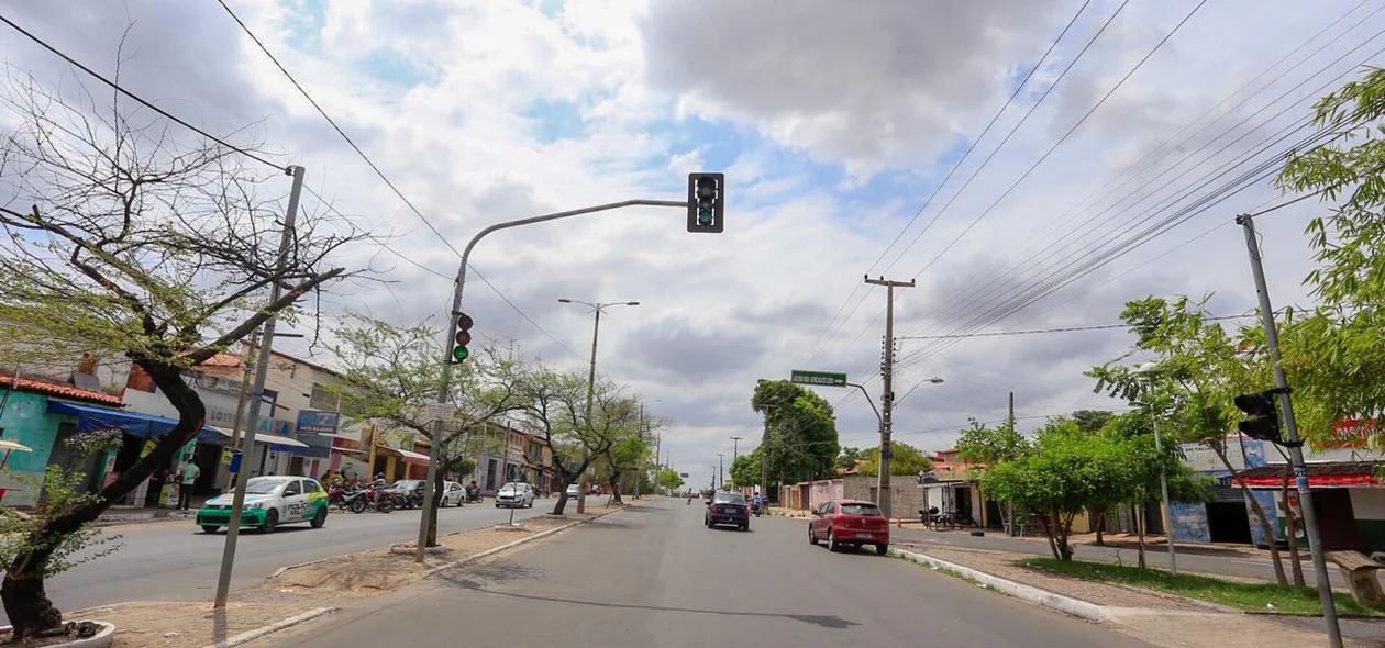 Falta de faixa de pedestre na avenida