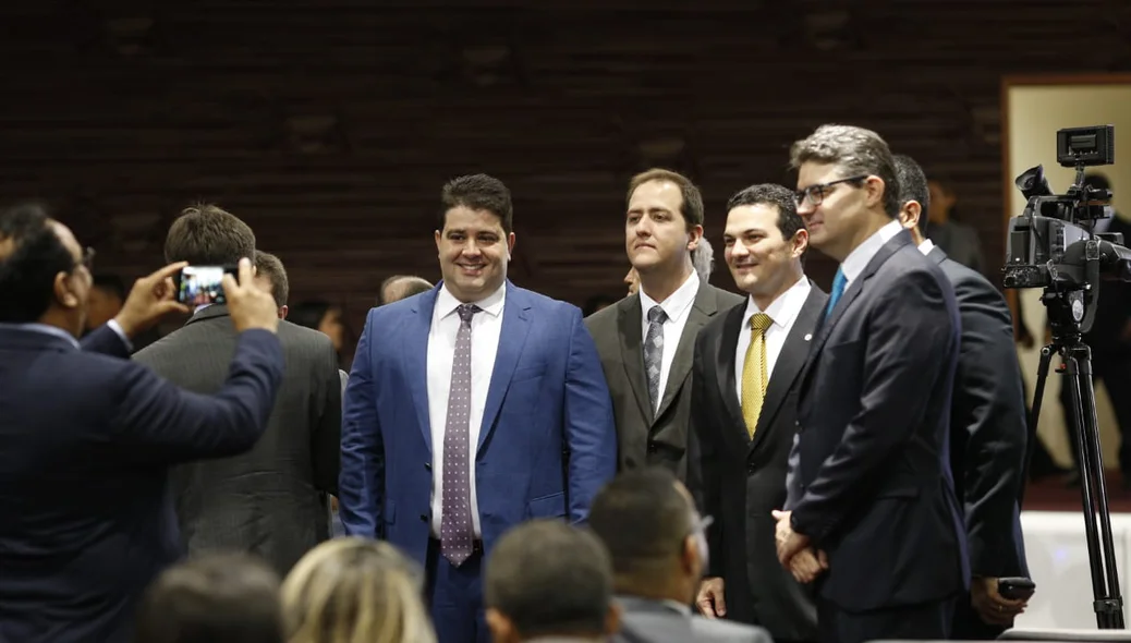 Políticos e autoridades presentes no evento