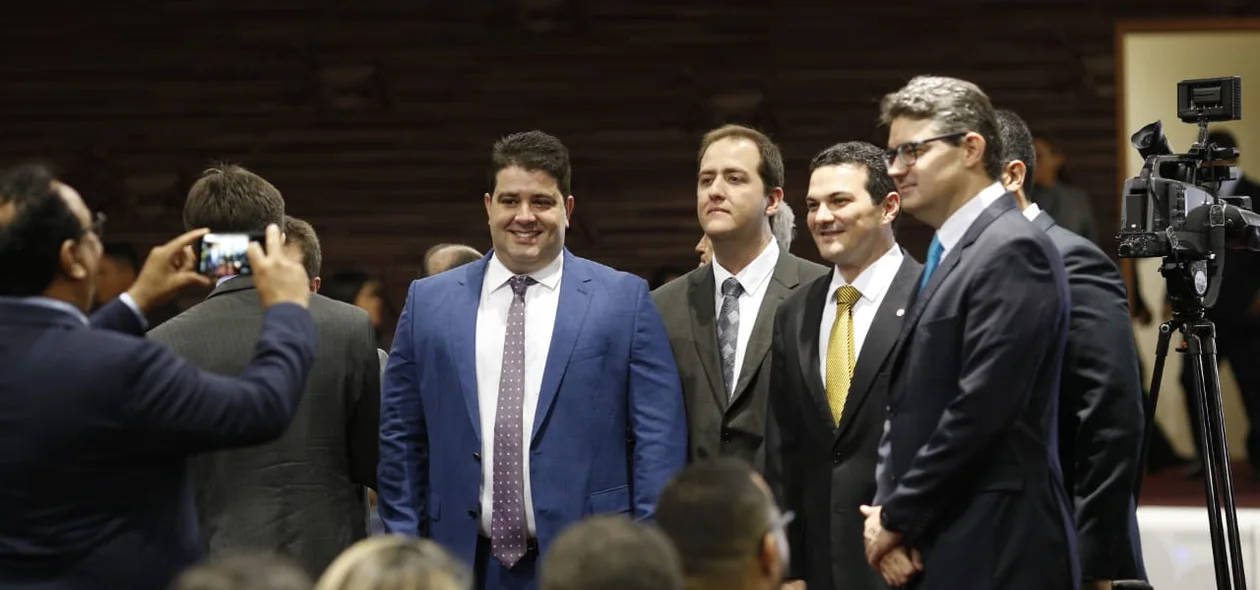 Políticos e autoridades presentes no evento