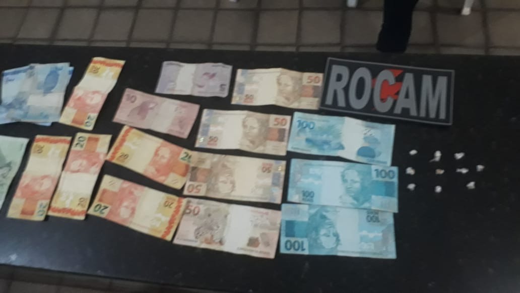 Dinheiro e droga apreendida