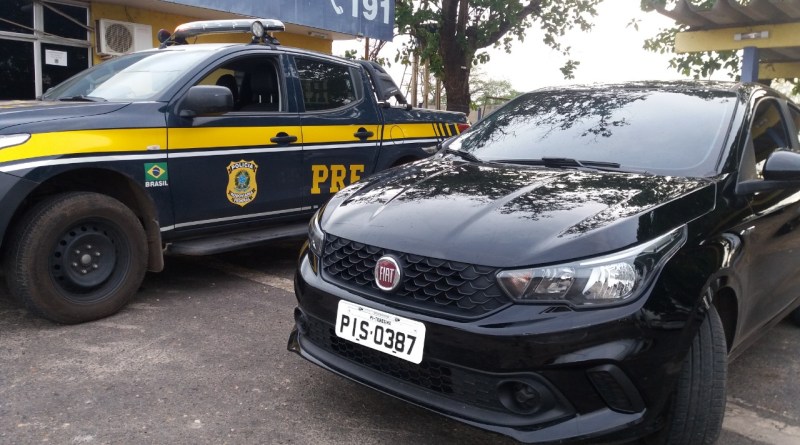 O carro possuía placa clonada e numeração de motor e chassi adulterados