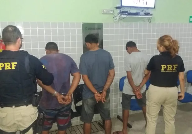 Acusados de furtar residência
