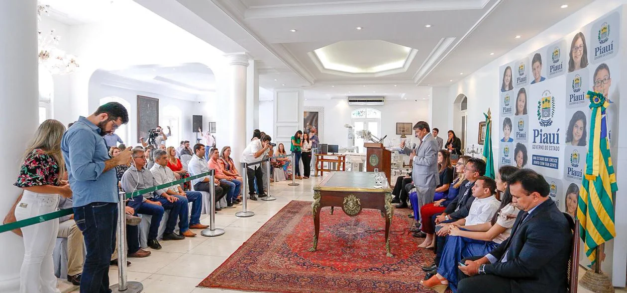 Autoridades e convidados para a solenidade 