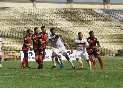 Confronto entre River e Moto Club