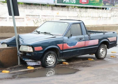 Veículo colidiu na mureta da Ponte Juscelino Kubitschek