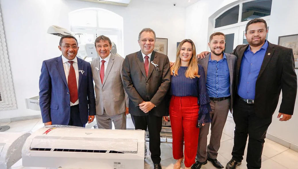 Wellington Dias entrega equipamentos para saúde 