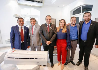 Wellington Dias entrega equipamentos para saúde 