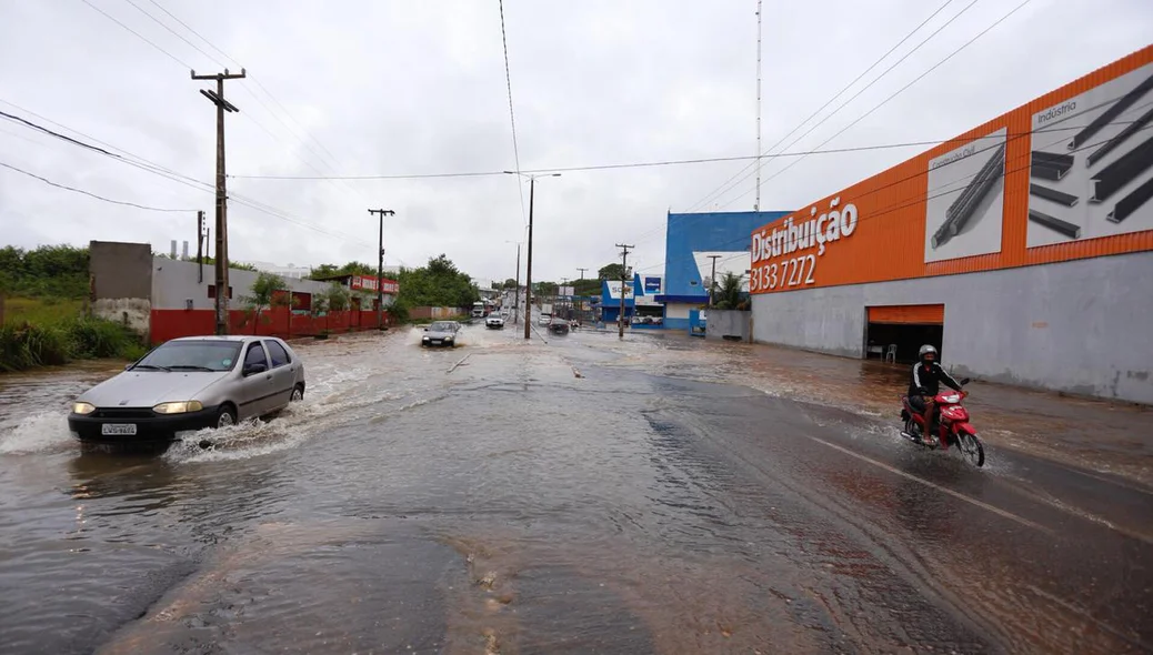 Avenida Joaquim Nelson alagada