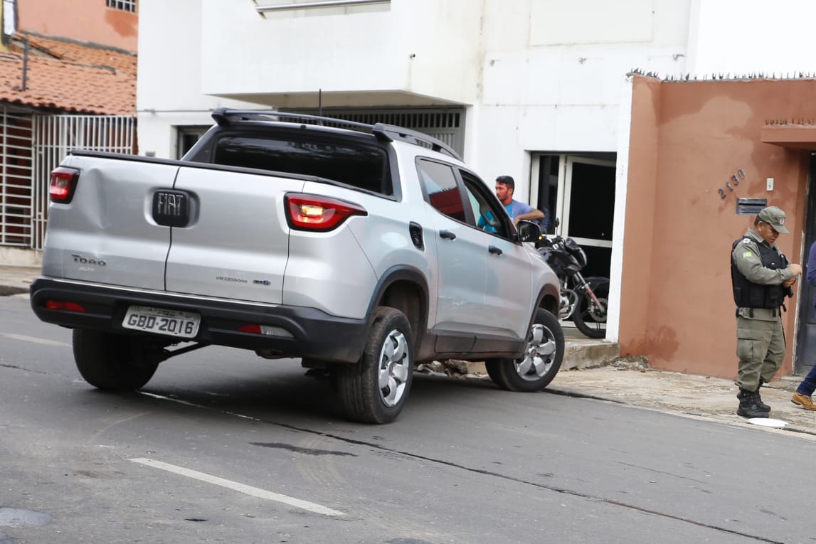 Fiat Toro interceptado pela PM