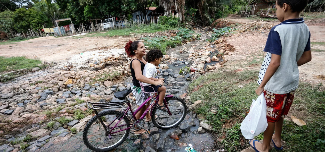 Moradores denunciam obra inacabada