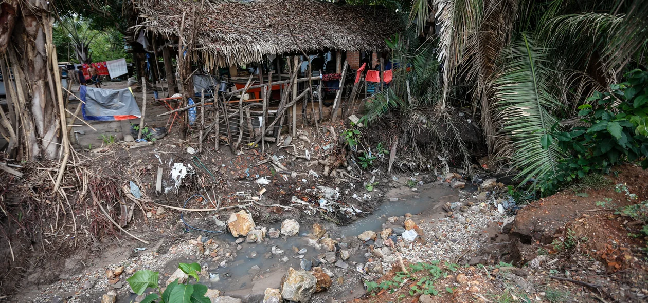 Moradores ficam ilhados 