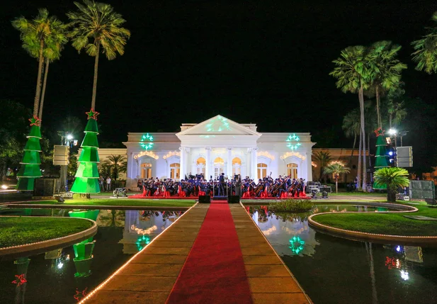 Decoração natalina do Palácio de Karnak em Teresina 
