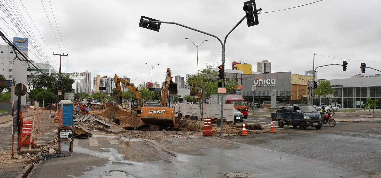 Obras da galeria da zona leste avançam entre a Avenida João XXIII e Rua Miguel Arcoverde