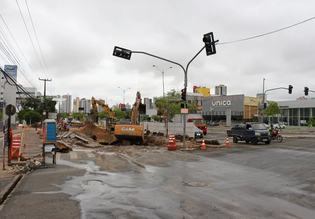 Obras da galeria da zona leste avançam entre a Avenida João XXIII e Rua Miguel Arcoverde