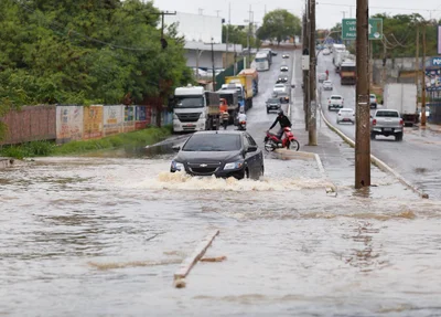 Parte da avenida Joaquim Nelson alagada