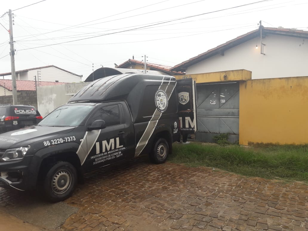 Corpo removido pelo IML