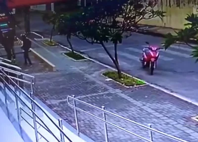 Momento em que engenheiro é assaltado 