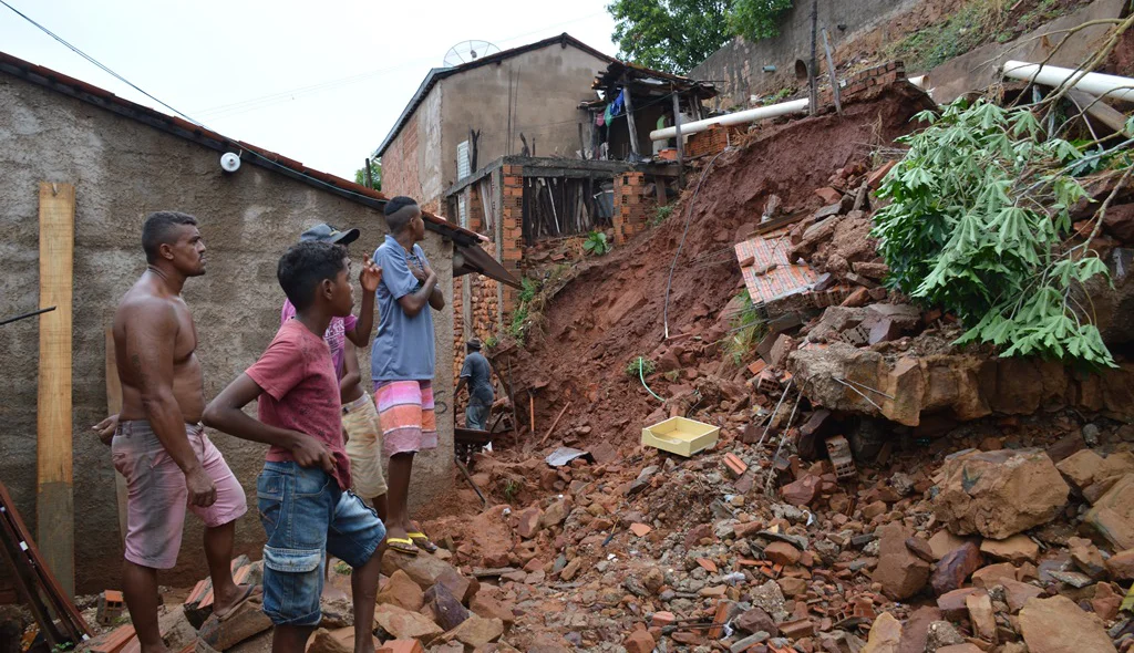 Moradores temem novos deslizamentos
