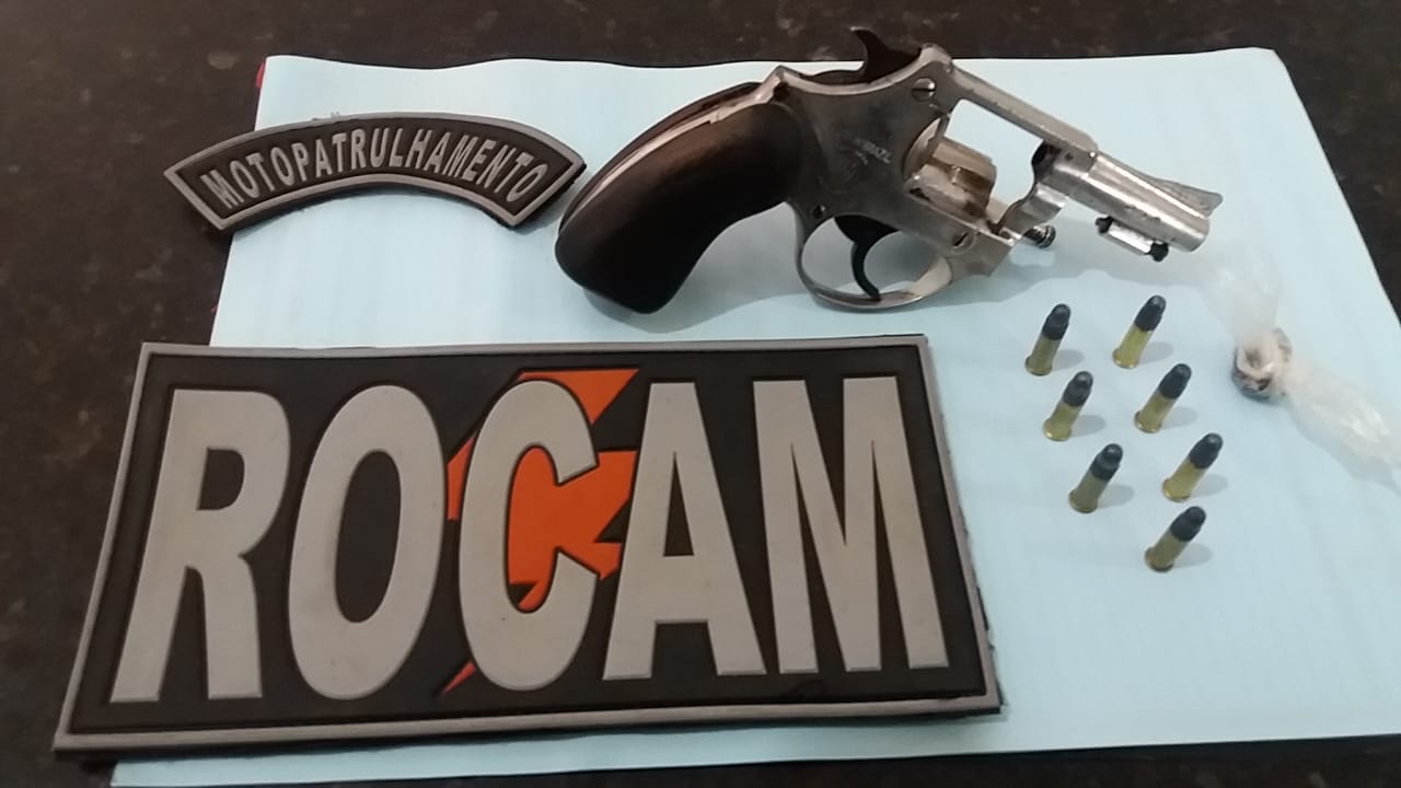 O adolescente portava ilegalmente uma arma de fogo