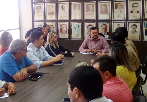 Reunião na Prefeitura de Picos sobre ações contra chuvas