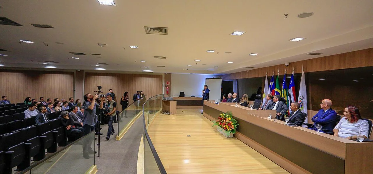 A solenidade aconteceu no auditório do Fórum Cível e Criminal 