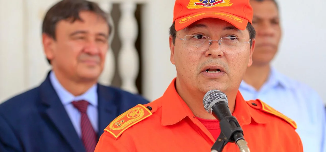 Coronel Carlos Frederico, comandante do Corpo de Bombeiros