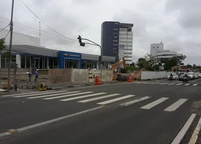 Cruzamento com a Rua Miguel Arcoverde foi bloqueado