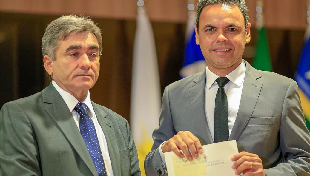 Desembargador Ricardo Gentil e prefeito Gil Carlos