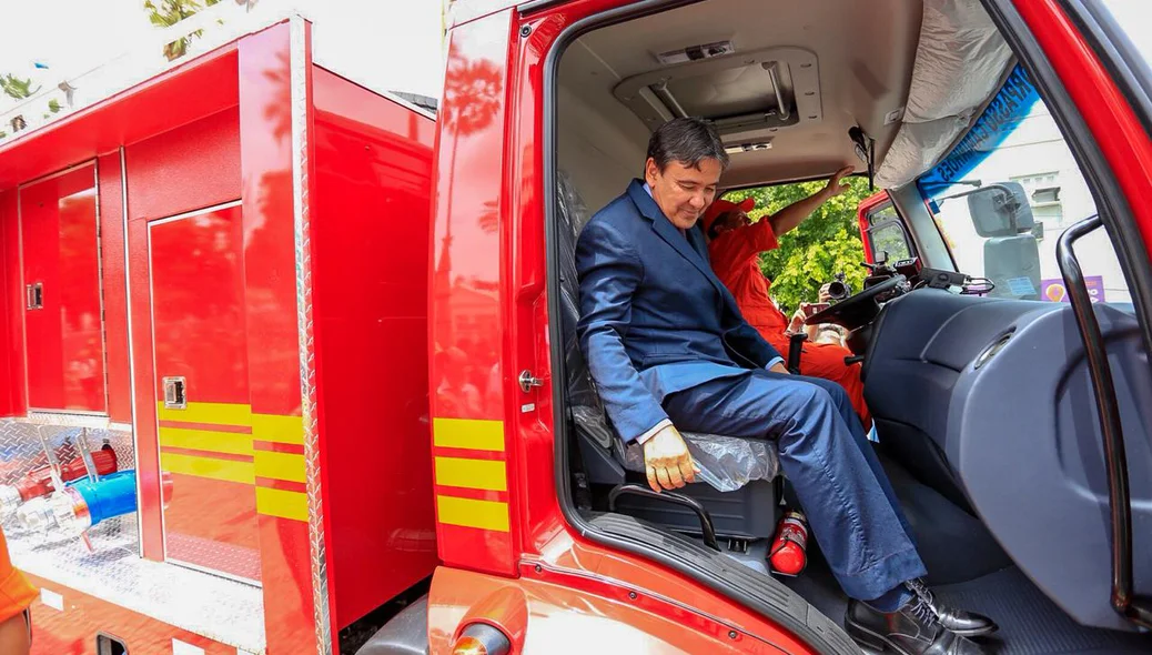 Entrega de viaturas do Corpo de Bombeiros