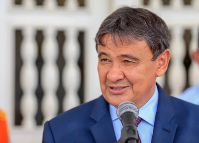 Governador Wellington Dias em solenidade no Palácio de Karnak