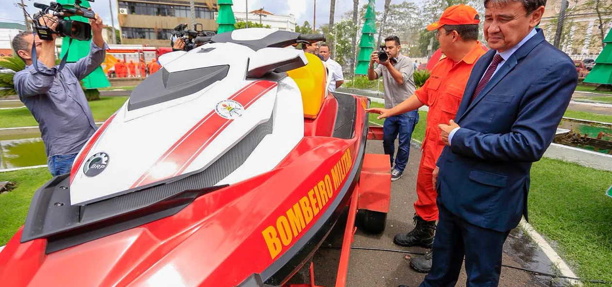 Governador Wellington Dias entrega de jet ski