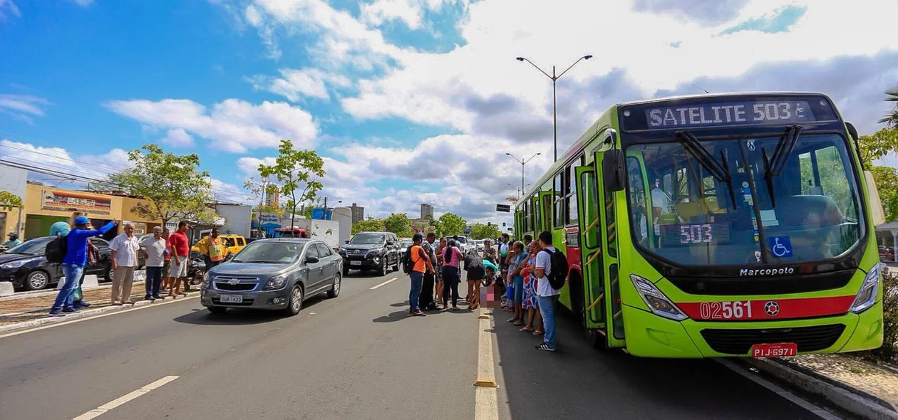 A idosa foi colhida pelo ônibus ao atravessar fora da faixa de pedestre
