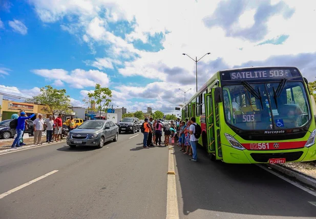 A idosa foi colhida pelo ônibus ao atravessar fora da faixa de pedestre