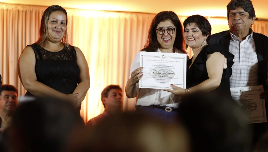 Adriana Chagas recebe homenagem