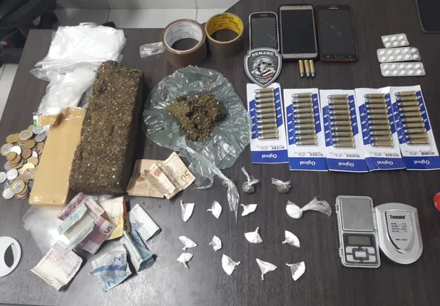 Drogas e material apreendidos