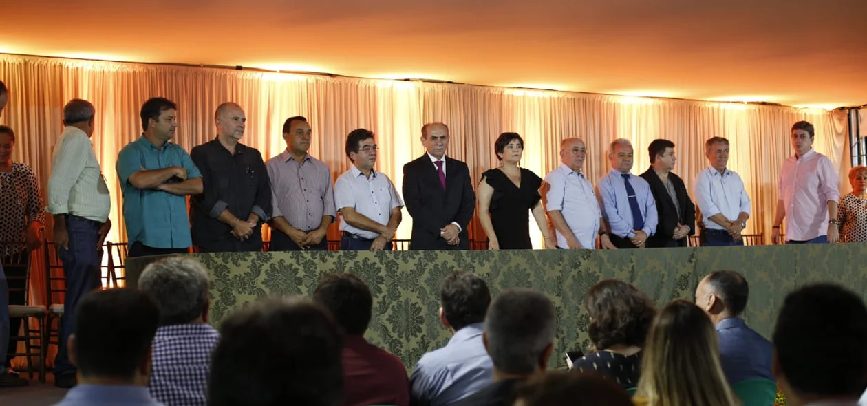 Entrega de medalha na Expoapi