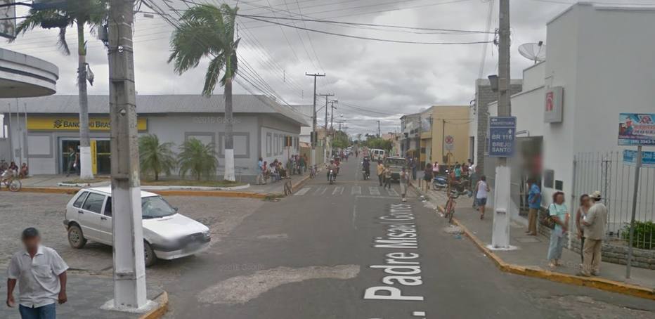 Rua onde aconteceu a tentativa de assalto a banco