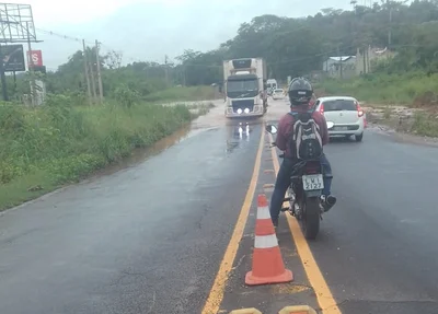 Trecho da BR 343 volta a alagar