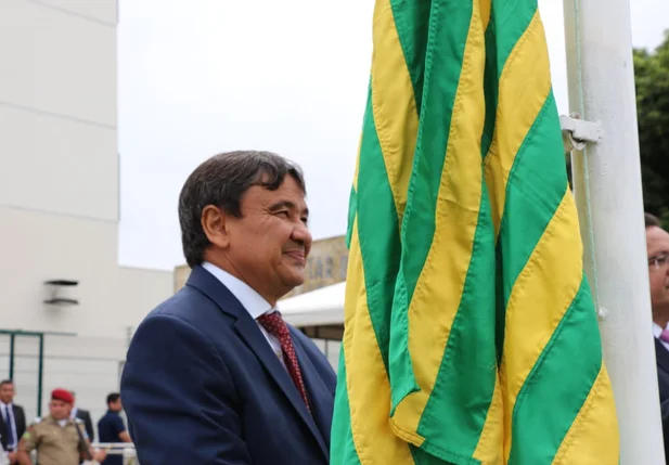 Governador Wellington Dias durante solenidade no Fórum de Teresina